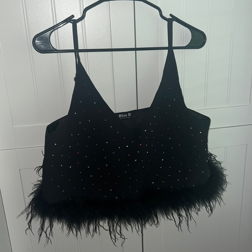 Feather going out top